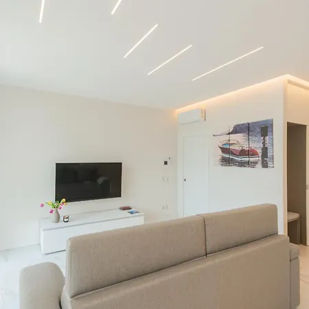 Caterina - View Terrace And Garden By Rent Apartment Moltrasio
